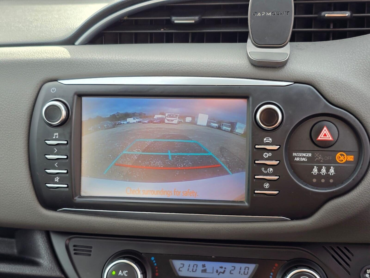 Used Toyota Yaris 2017 for sale - 76069803: Photo 34