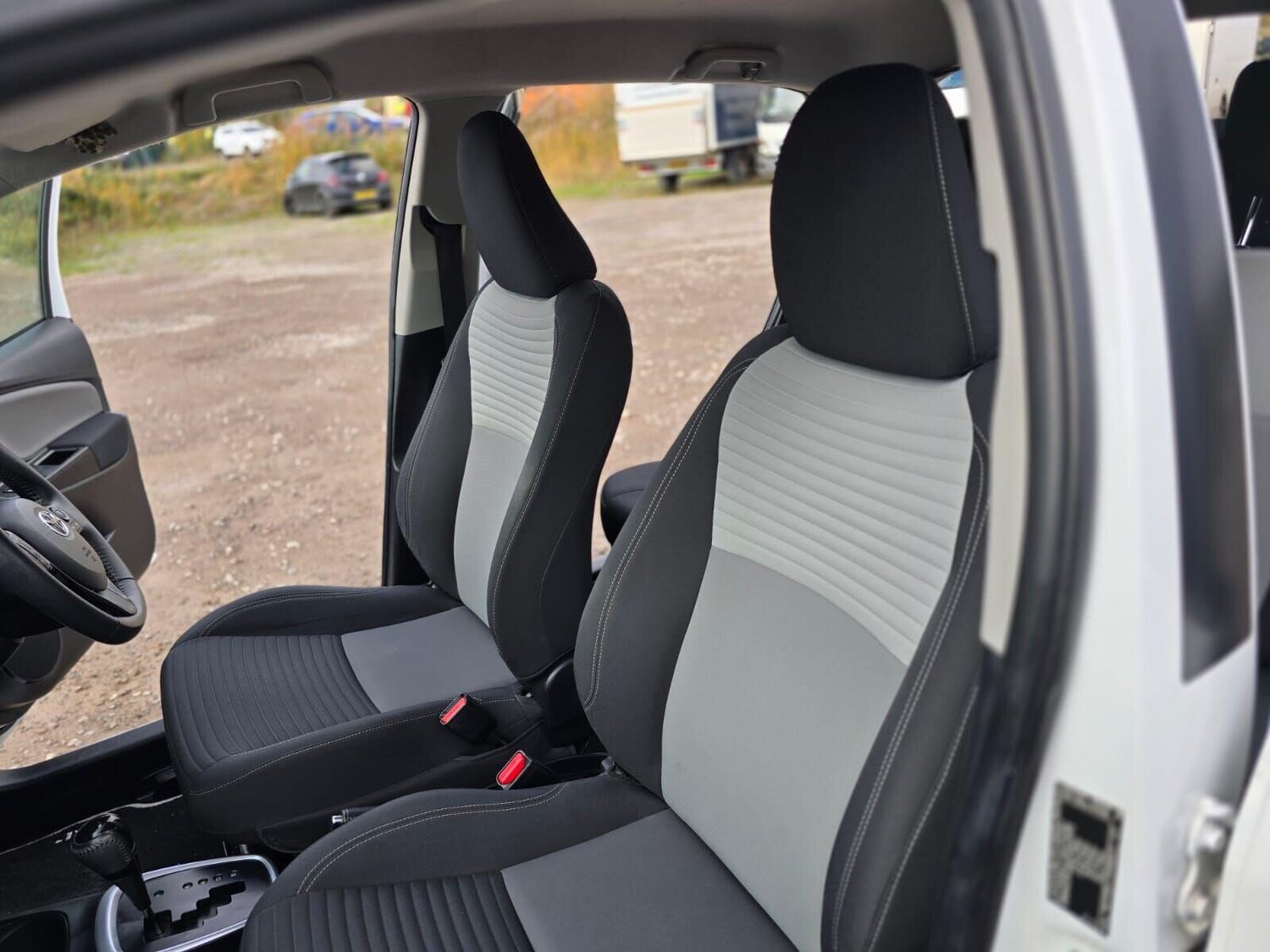 Used Toyota Yaris 2017 for sale - 76069803: Photo 40