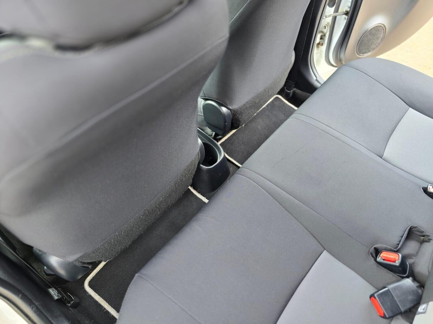 Used Toyota Yaris 2017 for sale - 76069803: Photo 60