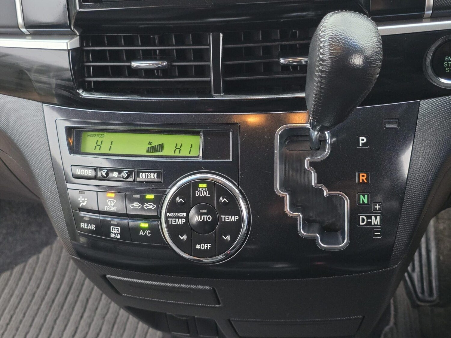 Used Toyota Estima 2015 for sale - 77582425: Photo 18