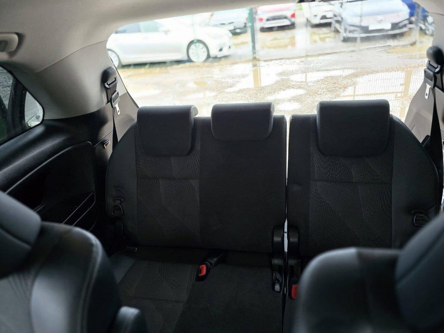 Used Toyota Estima 2015 for sale - 77582425: Photo 26