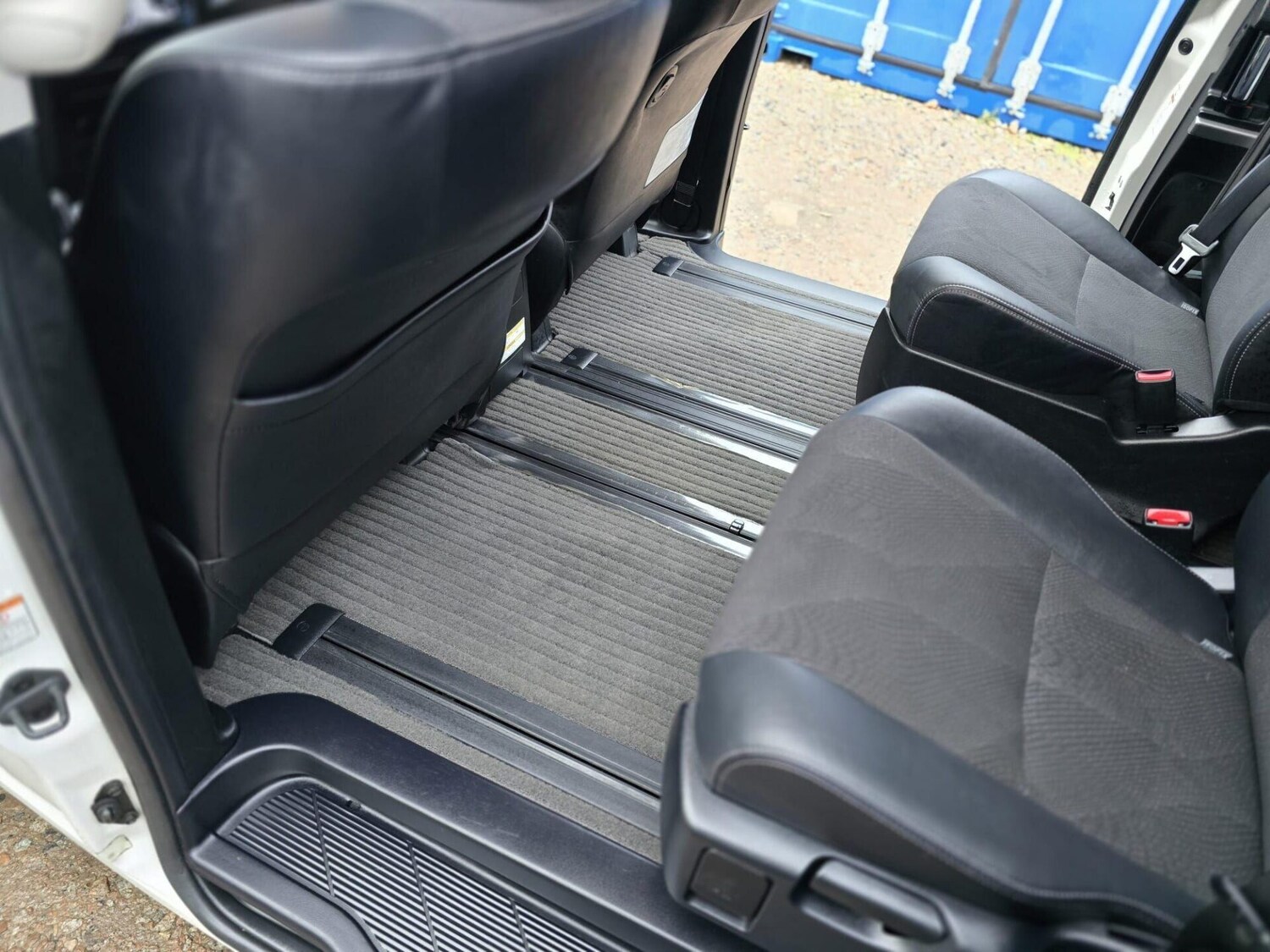 Used Toyota Estima 2015 for sale - 77582425: Photo 40