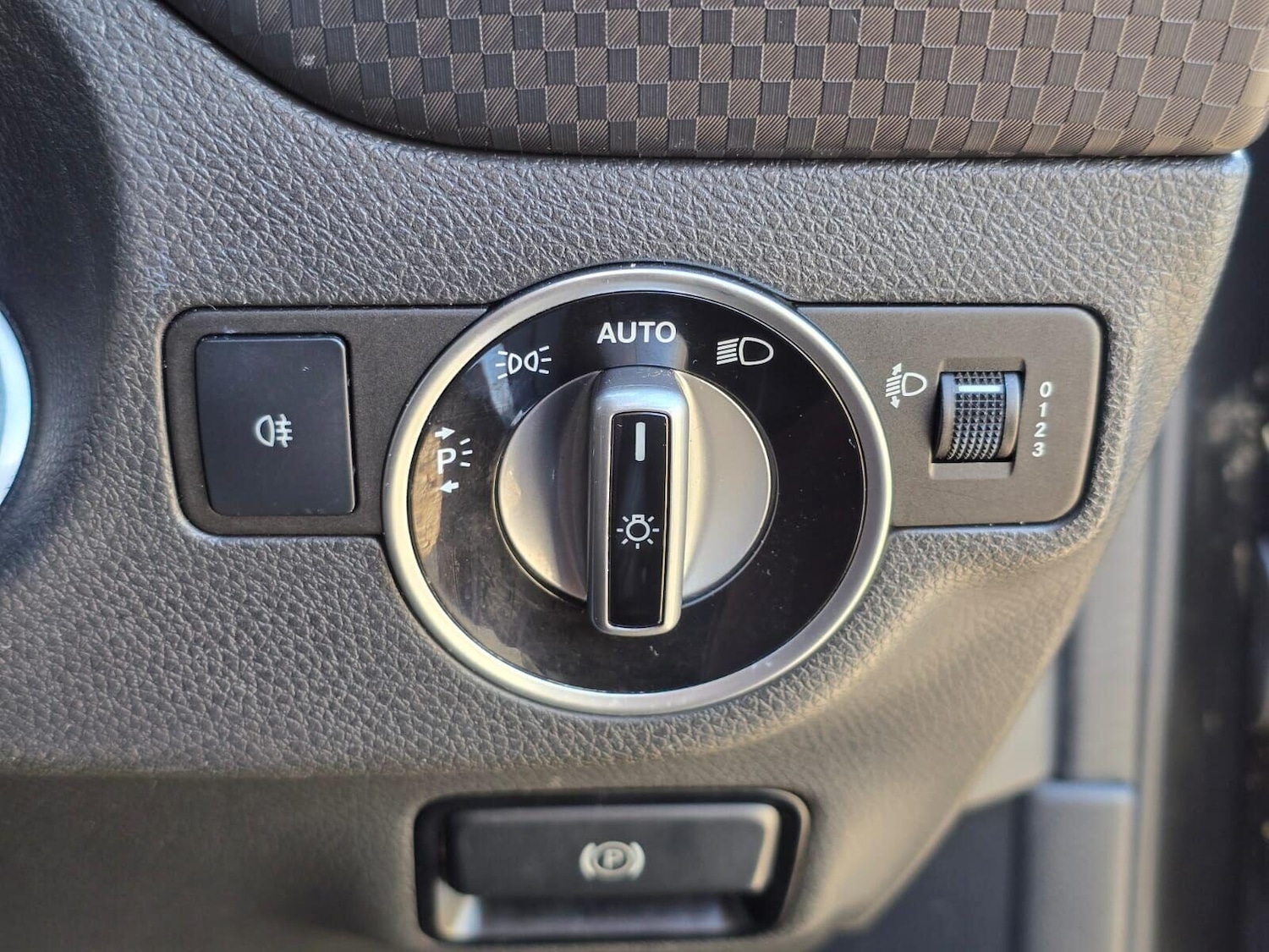 Used Mercedes-Benz A-Class 2017 for sale - 76403351: Photo 31