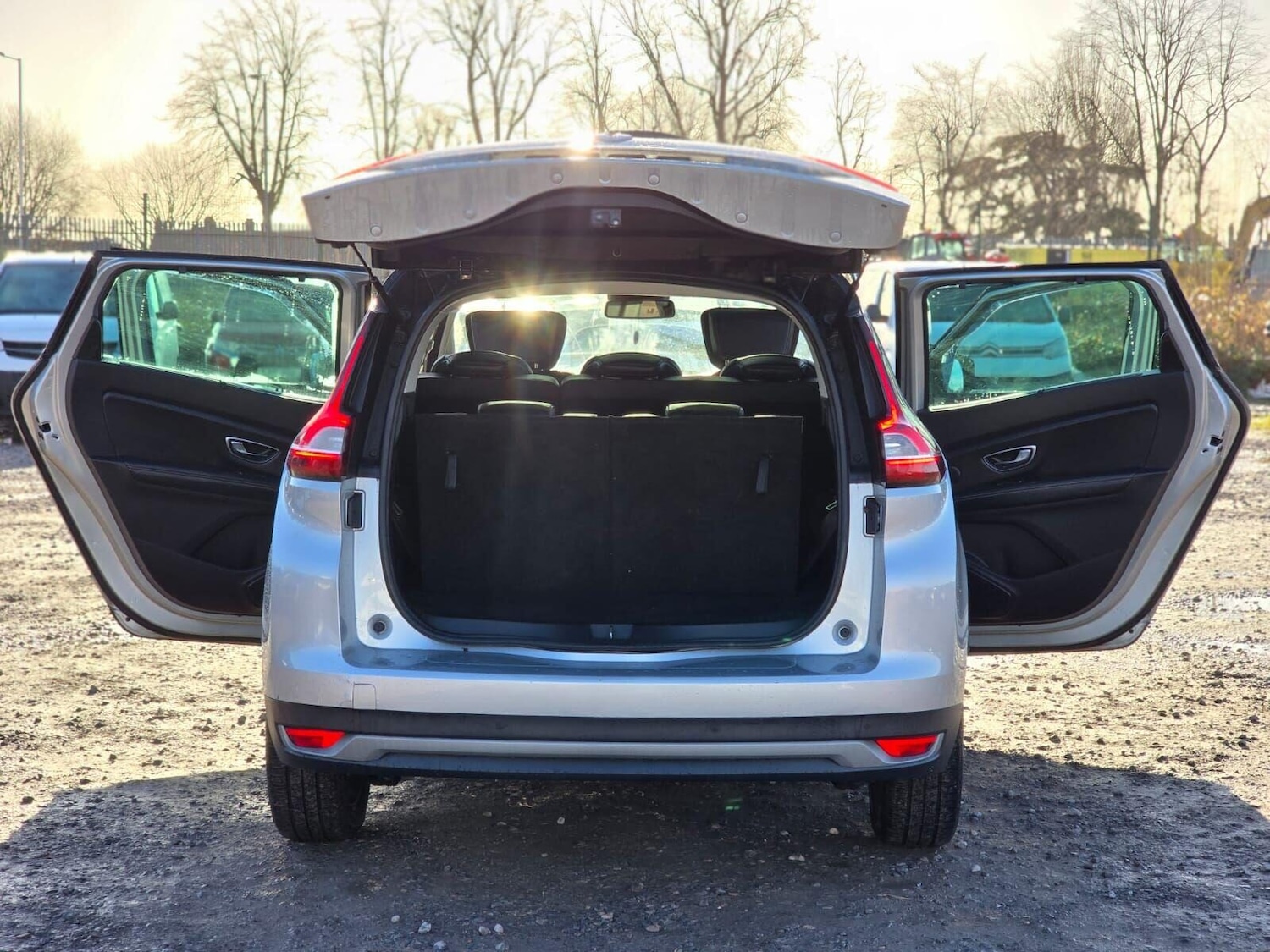 Used Renault Grand Scenic 2017 for sale - 76750844: Photo 39