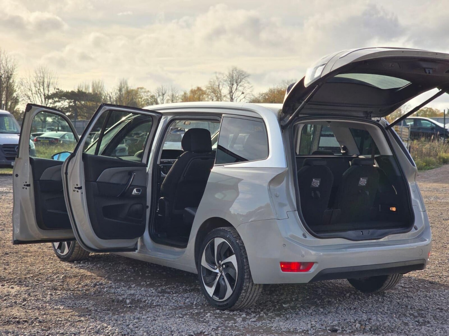 Used Citroen C4 Grand Picasso 2017 for sale - 76257150: Photo 4