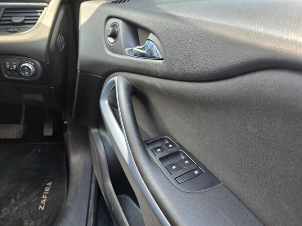 Used Vauxhall Zafira 2016 for sale - 75053896: Photo 52
