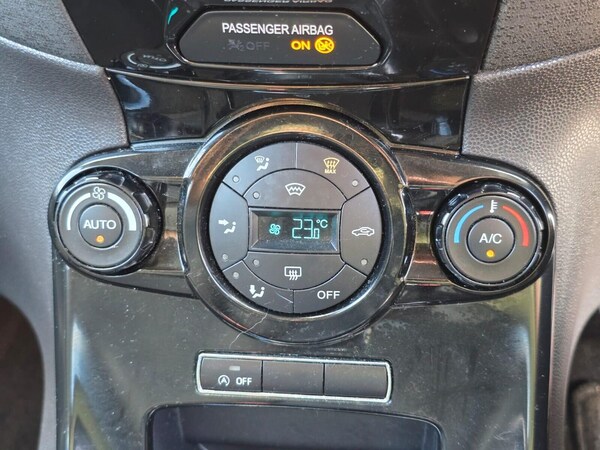 Used Ford Fiesta 2015 for sale - 75425964: Photo 19