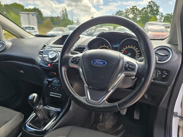 Used Ford Fiesta 2015 for sale - 75425964: Photo 32