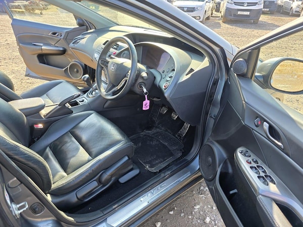 Used Honda Civic 2010 for sale - 75425906: Photo 19