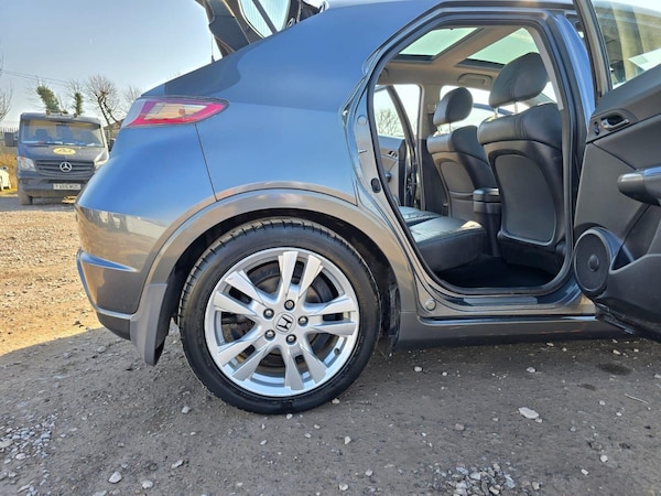 Used Honda Civic 2010 for sale - 75425906: Photo 38