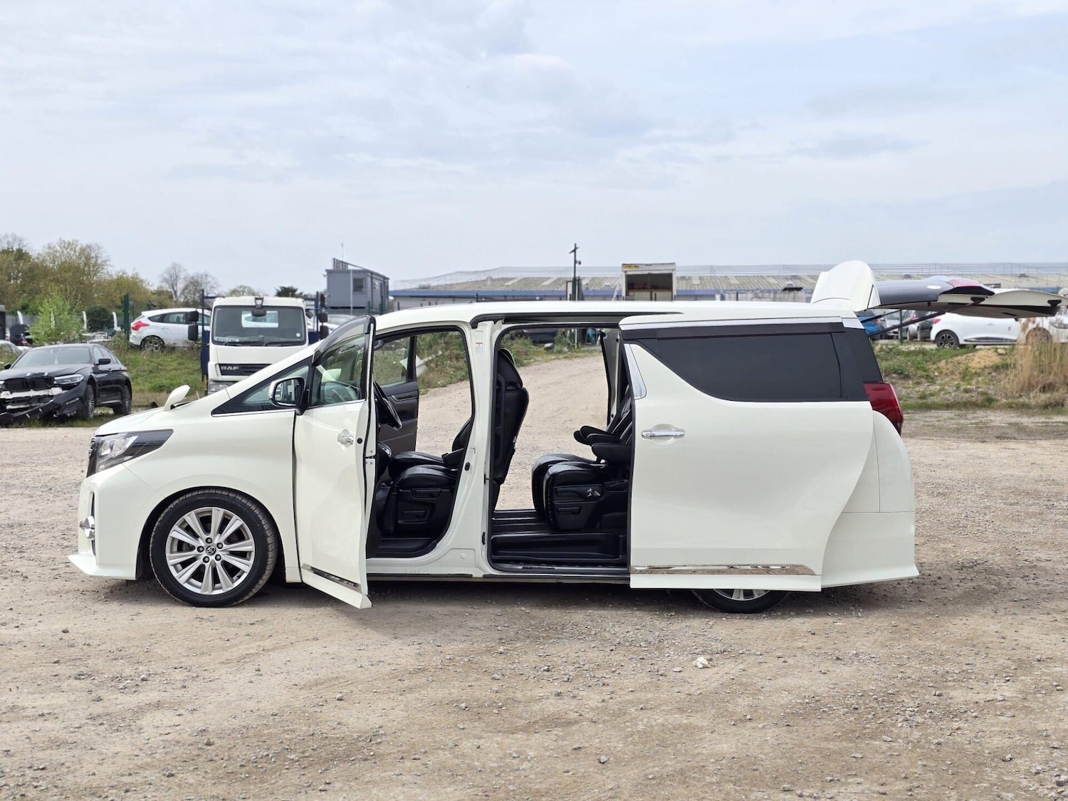 Used Toyota Alphard 2015 for sale - 78210150: Photo 11