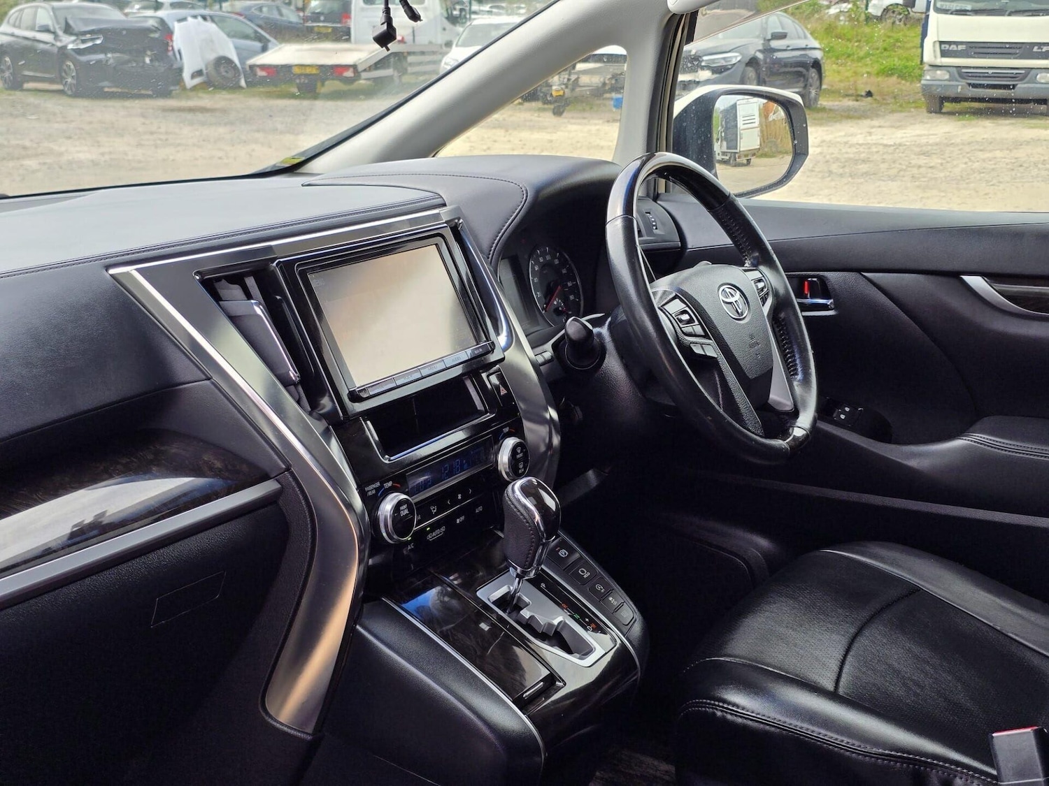 Used Toyota Alphard 2015 for sale - 78210150: Photo 24