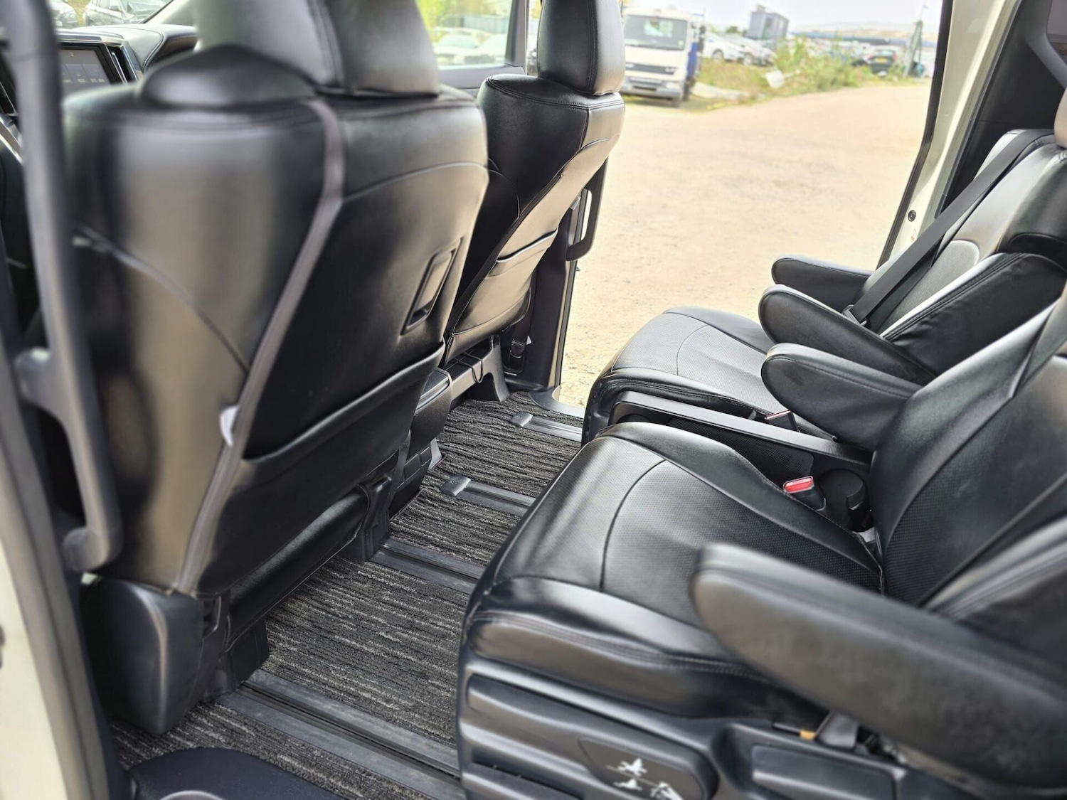 Used Toyota Alphard 2015 for sale - 78210150: Photo 26