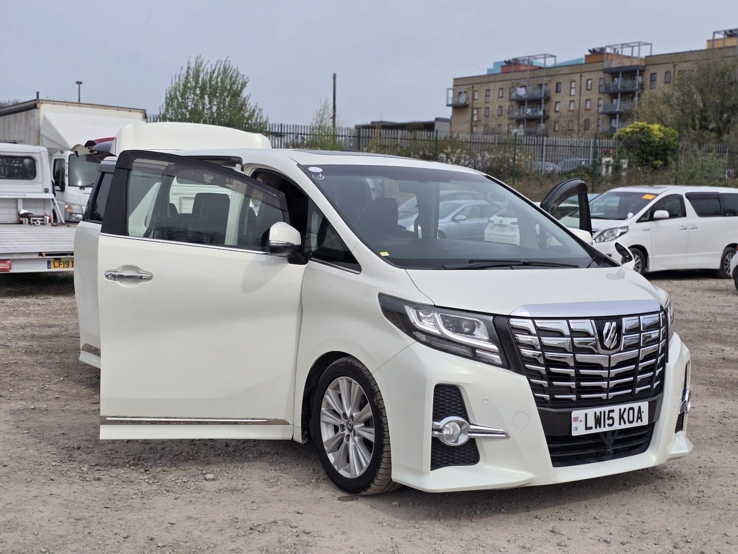 Used Toyota Alphard 2015 for sale - 78210150: Photo 6
