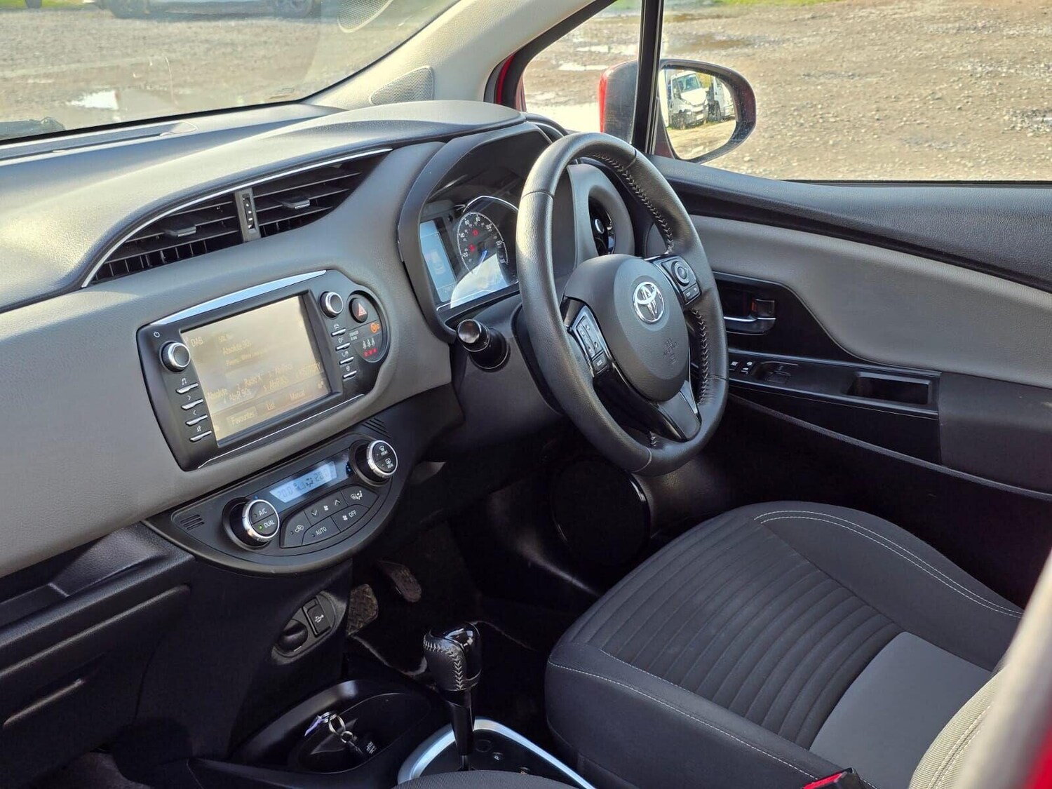 Used Toyota Yaris 2017 for sale - 76231417: Photo 20