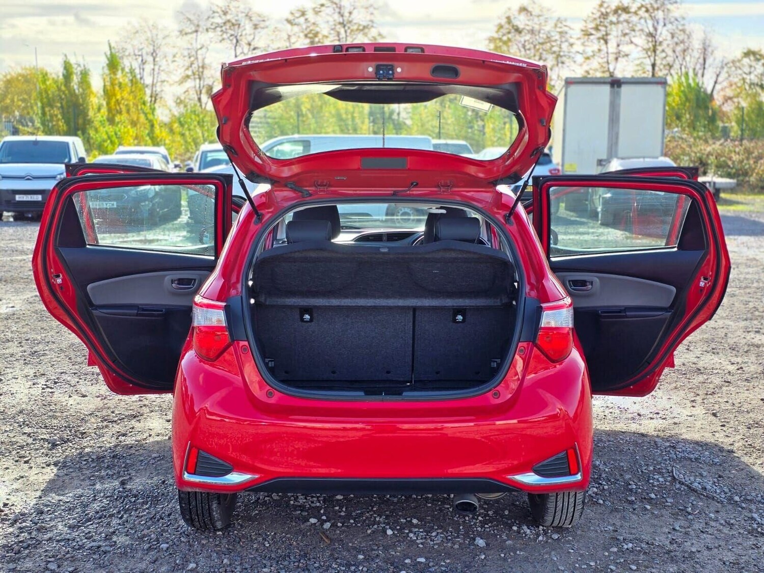 Used Toyota Yaris 2017 for sale - 76231417: Photo 37