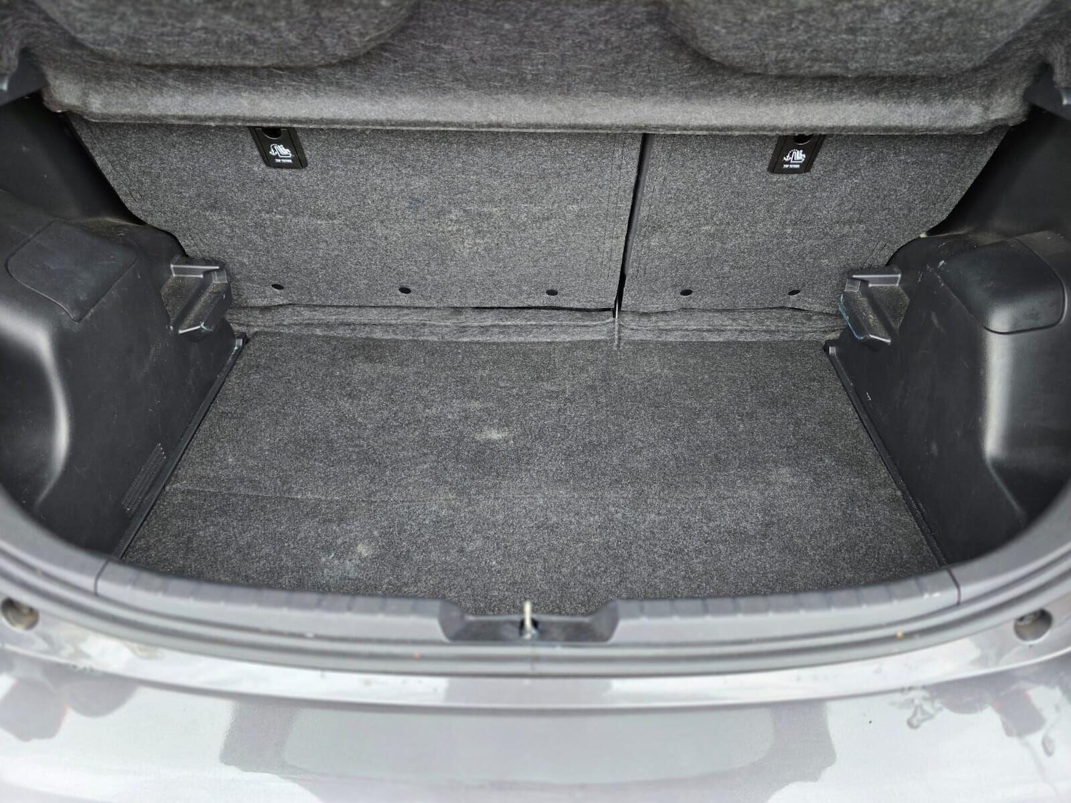 Used Toyota Yaris 2018 for sale - 76506066: Photo 32