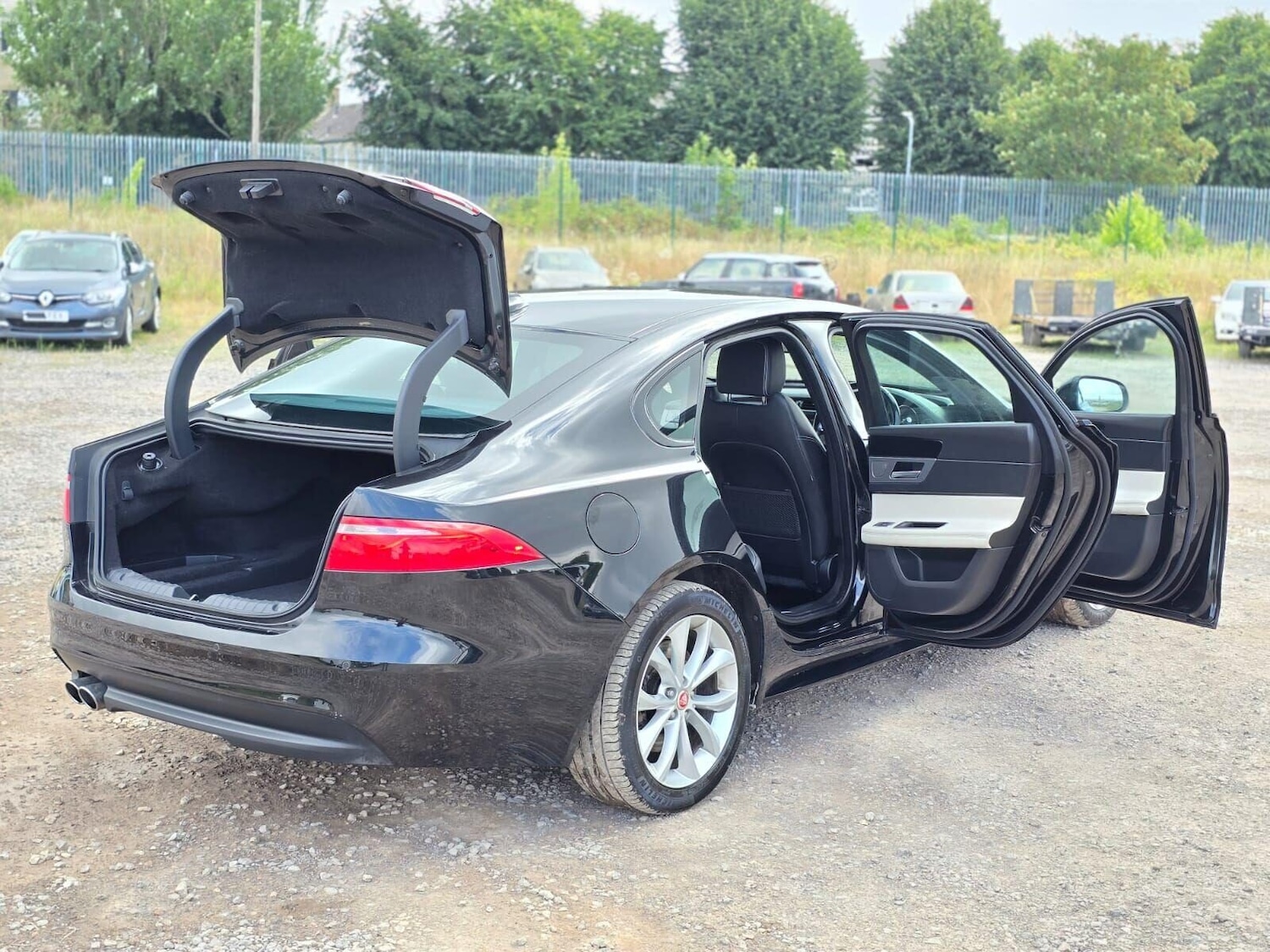 Used Jaguar XF 2017 for sale - 77582417: Photo 33