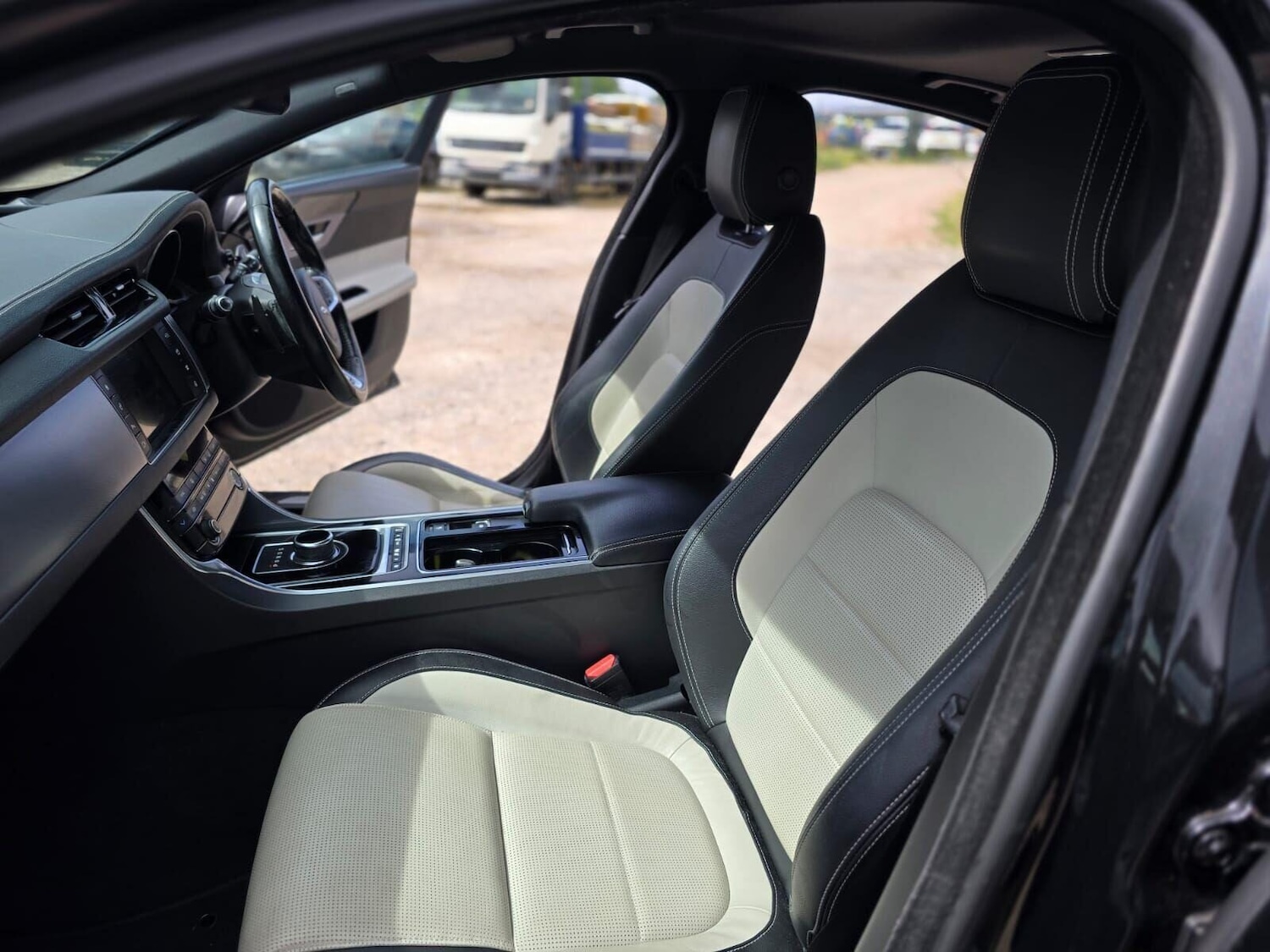 Used Jaguar XF 2017 for sale - 77582417: Photo 39