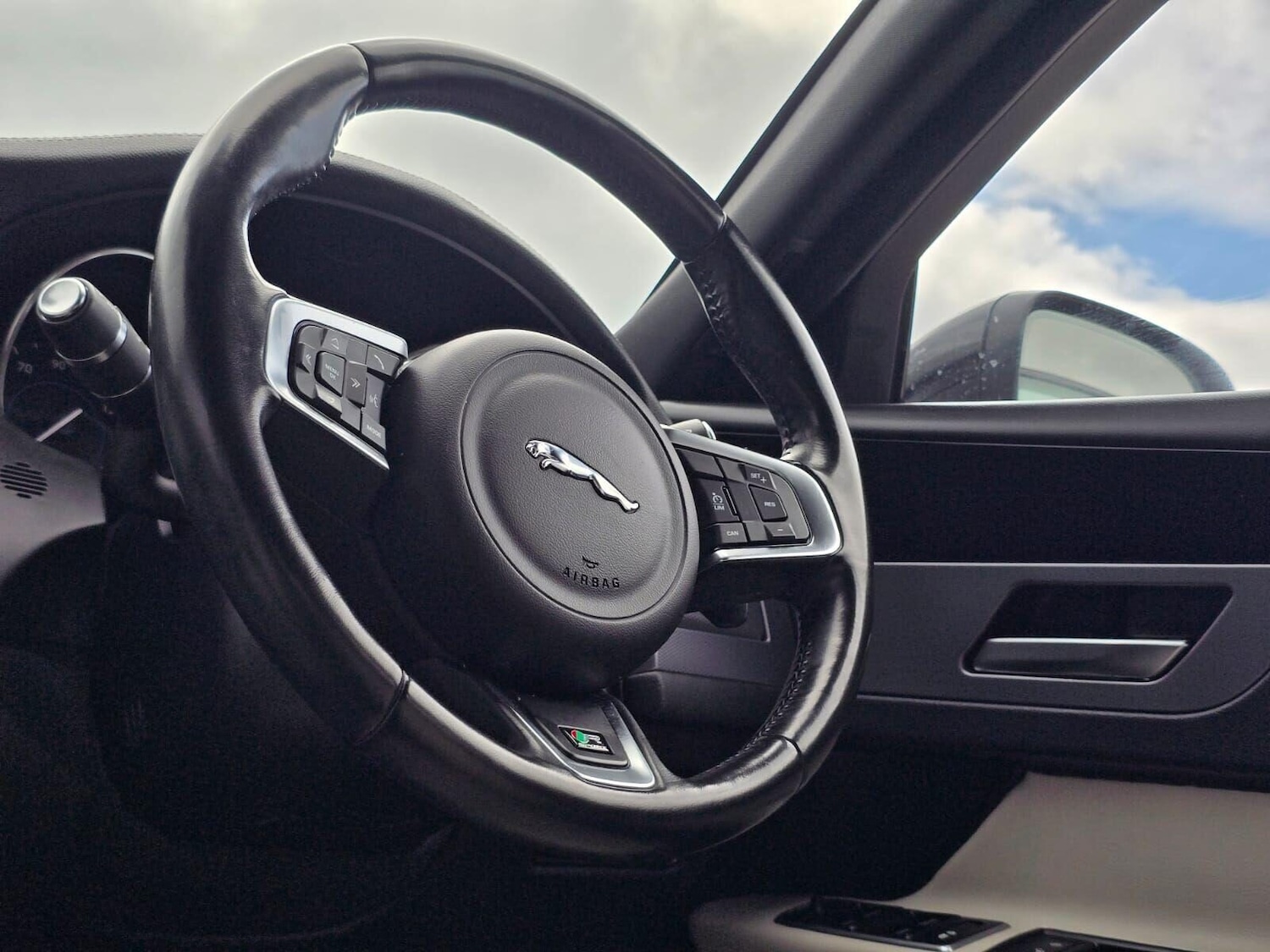 Used Jaguar XF 2017 for sale - 77582417: Photo 45