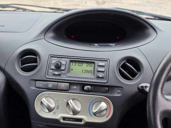 Used Toyota Yaris 2004 for sale - 75276907: Photo 25