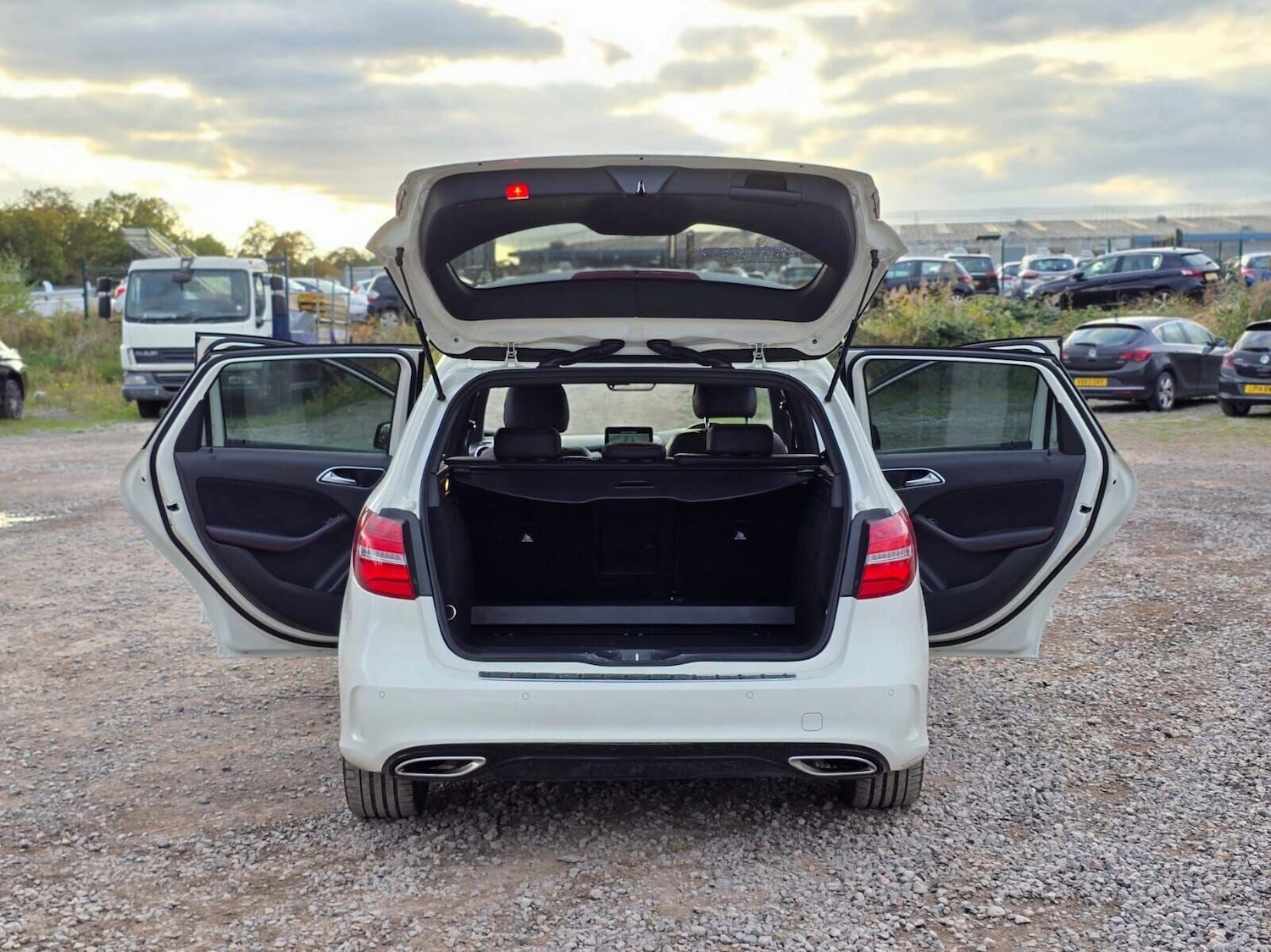 Used Mercedes-Benz B Class 2017 for sale - 76057465: Photo 14