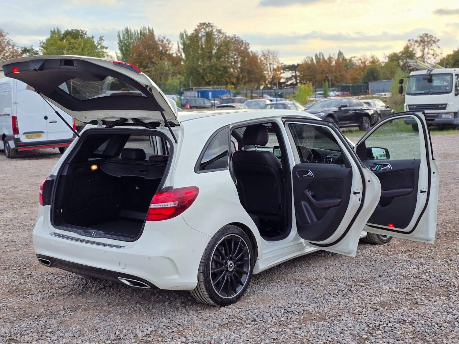 Used Mercedes-Benz B Class 2017 for sale - 76057465: Photo 17