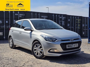 Used Hyundai i20 2017 for sale - 78906999: Photo