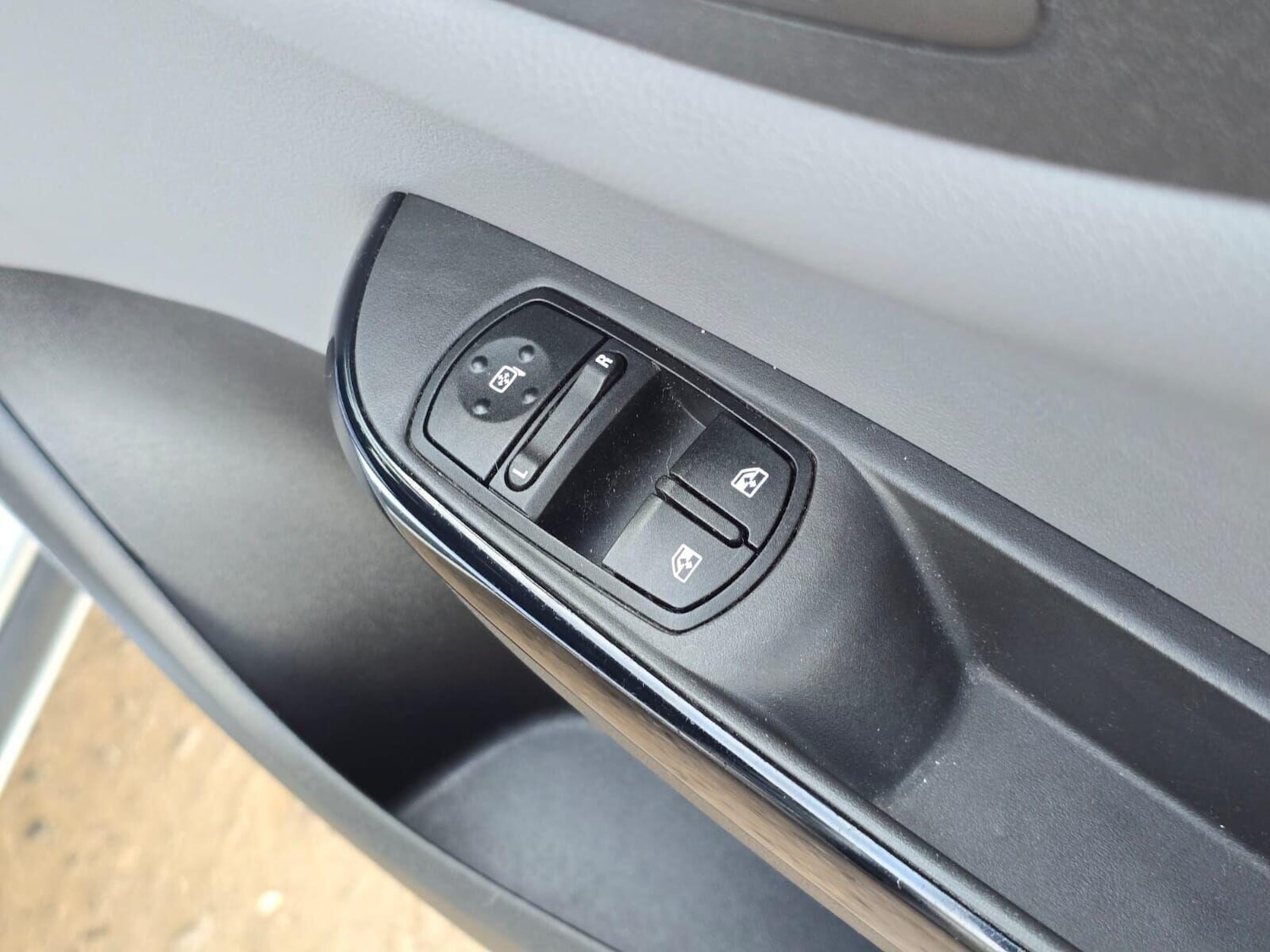 Used Vauxhall Corsa 2015 for sale - 77168668: Photo 26