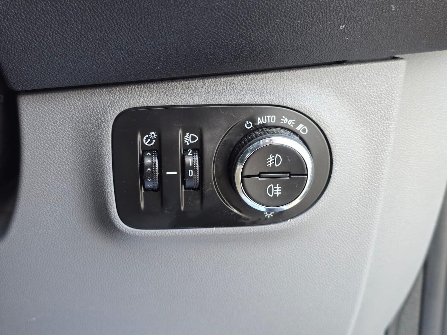 Used Vauxhall Corsa 2015 for sale - 77168668: Photo 27