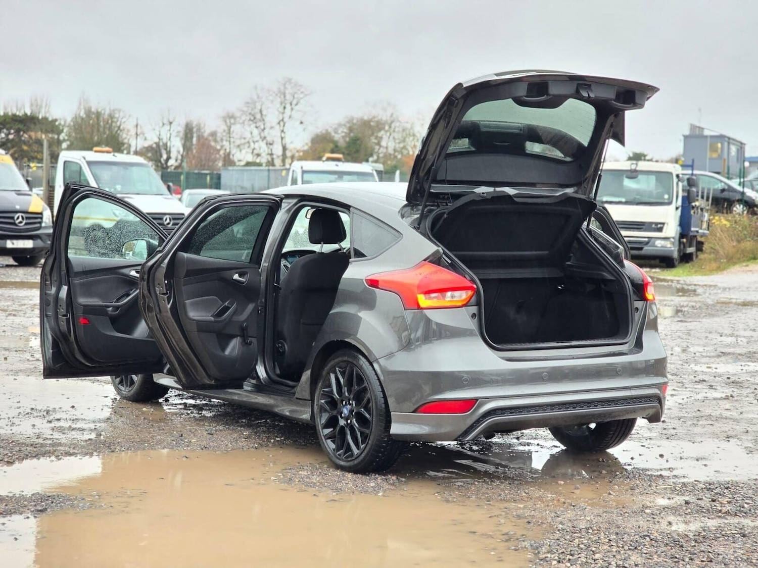 Used Ford Focus 2017 for sale - 77889297: Photo 4