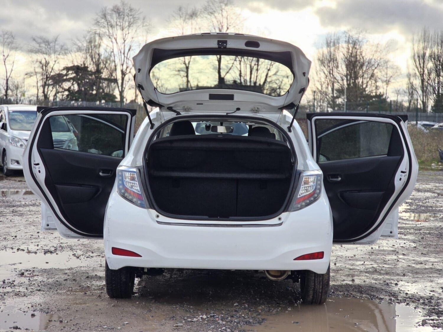 Used Toyota Yaris 2014 for sale - 78190756: Photo 36