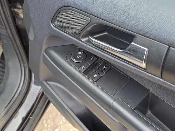 Used Vauxhall Zafira 2010 for sale - 75712236: Photo 18