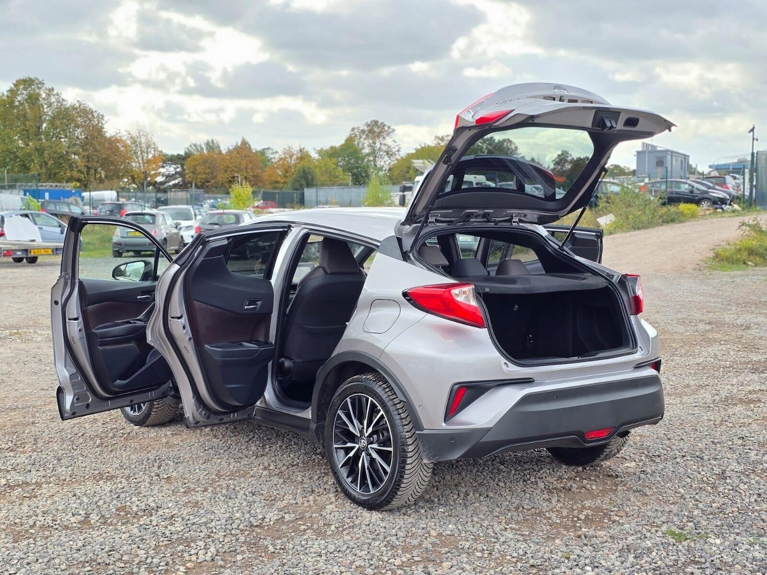 Used Toyota C-HR 2017 for sale - 76578233: Photo 4