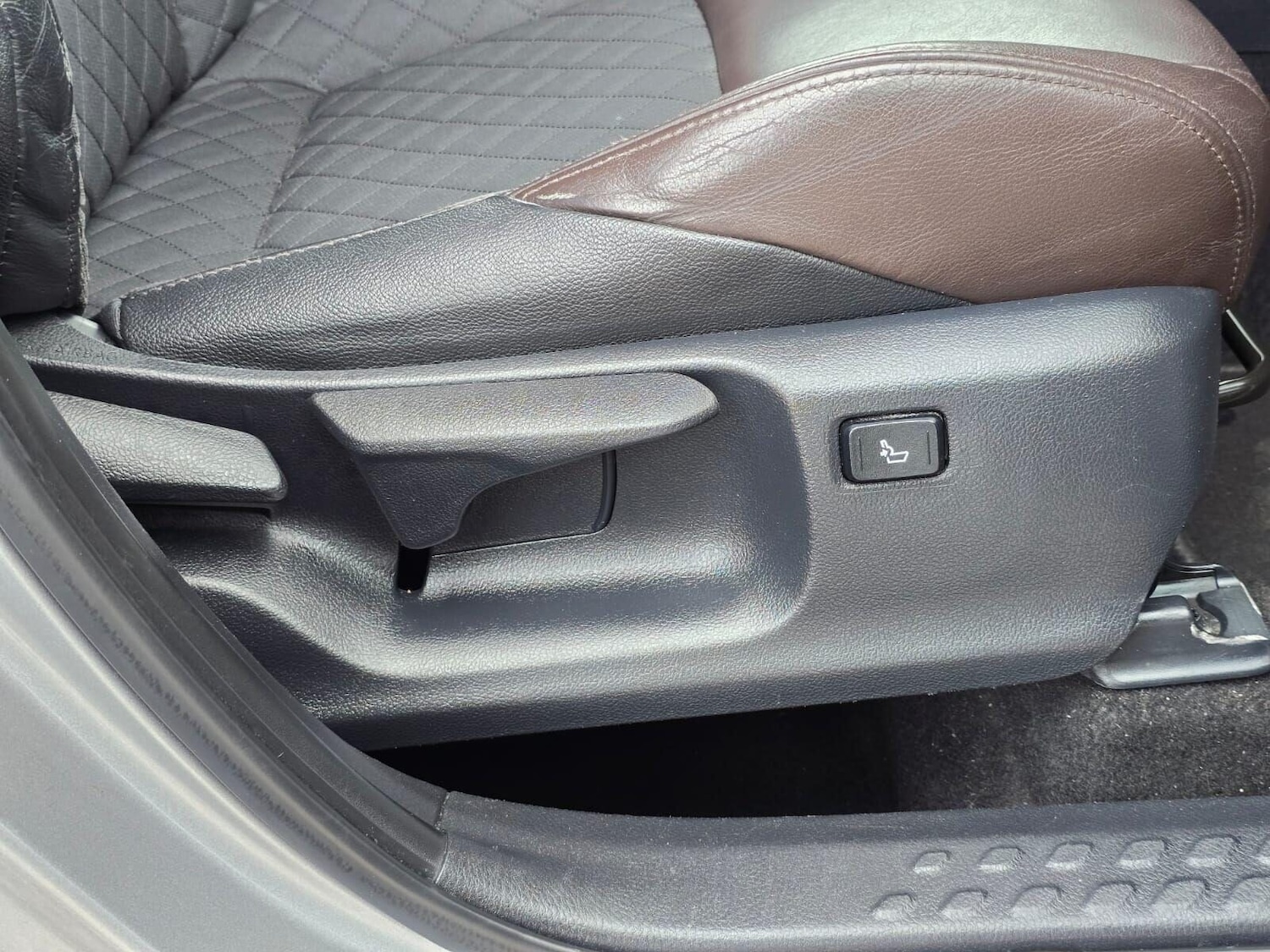 Used Toyota C-HR 2017 for sale - 76578233: Photo 63