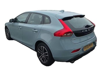 Used Volvo V40 2018 for sale - 77820365: Photo
