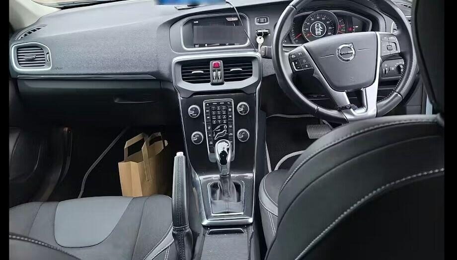 Used Volvo V40 2018 for sale - 77820365: Photo 5