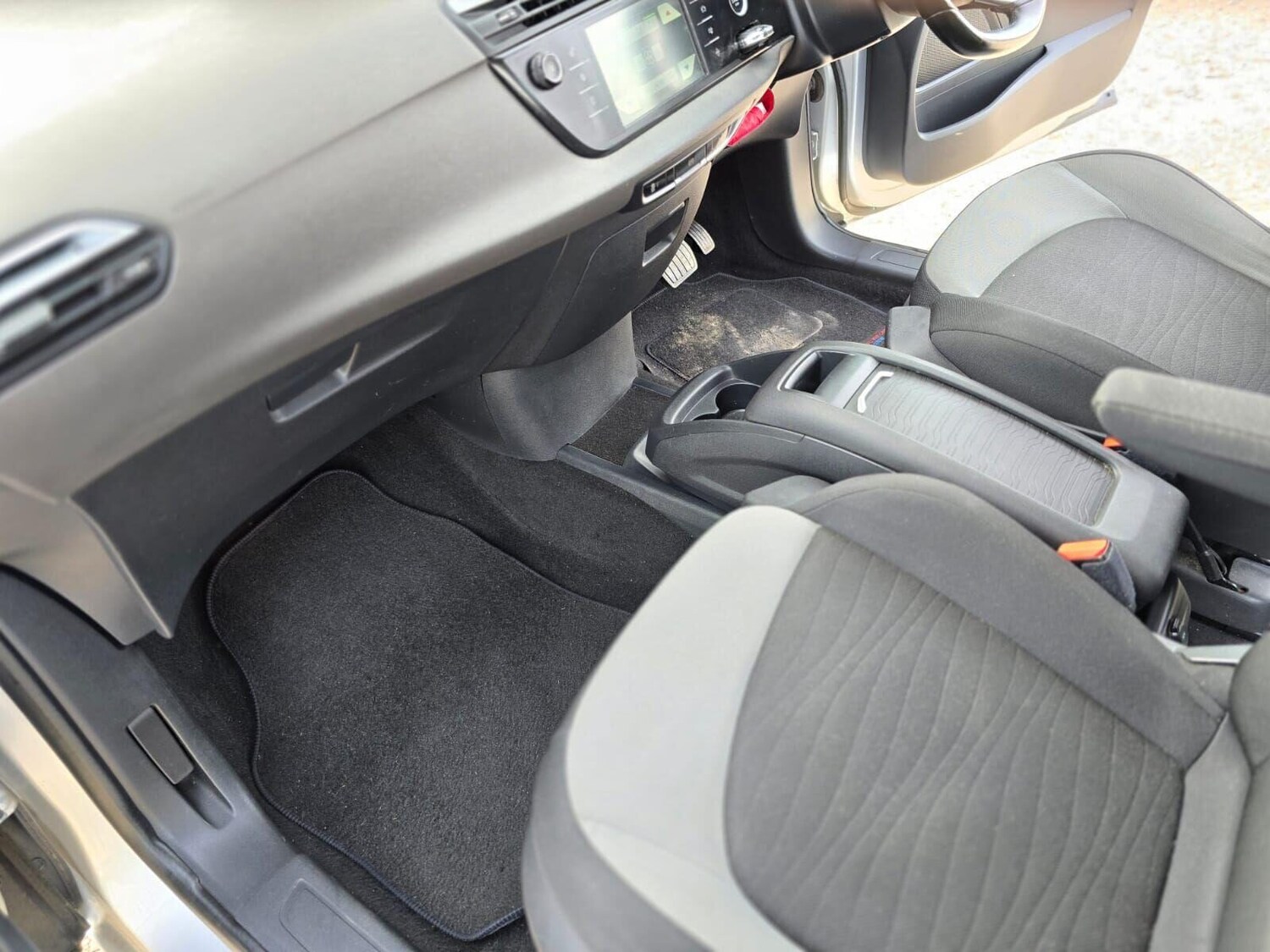 Used Citroen C4 Grand Picasso 2016 for sale - 76106778: Photo 32