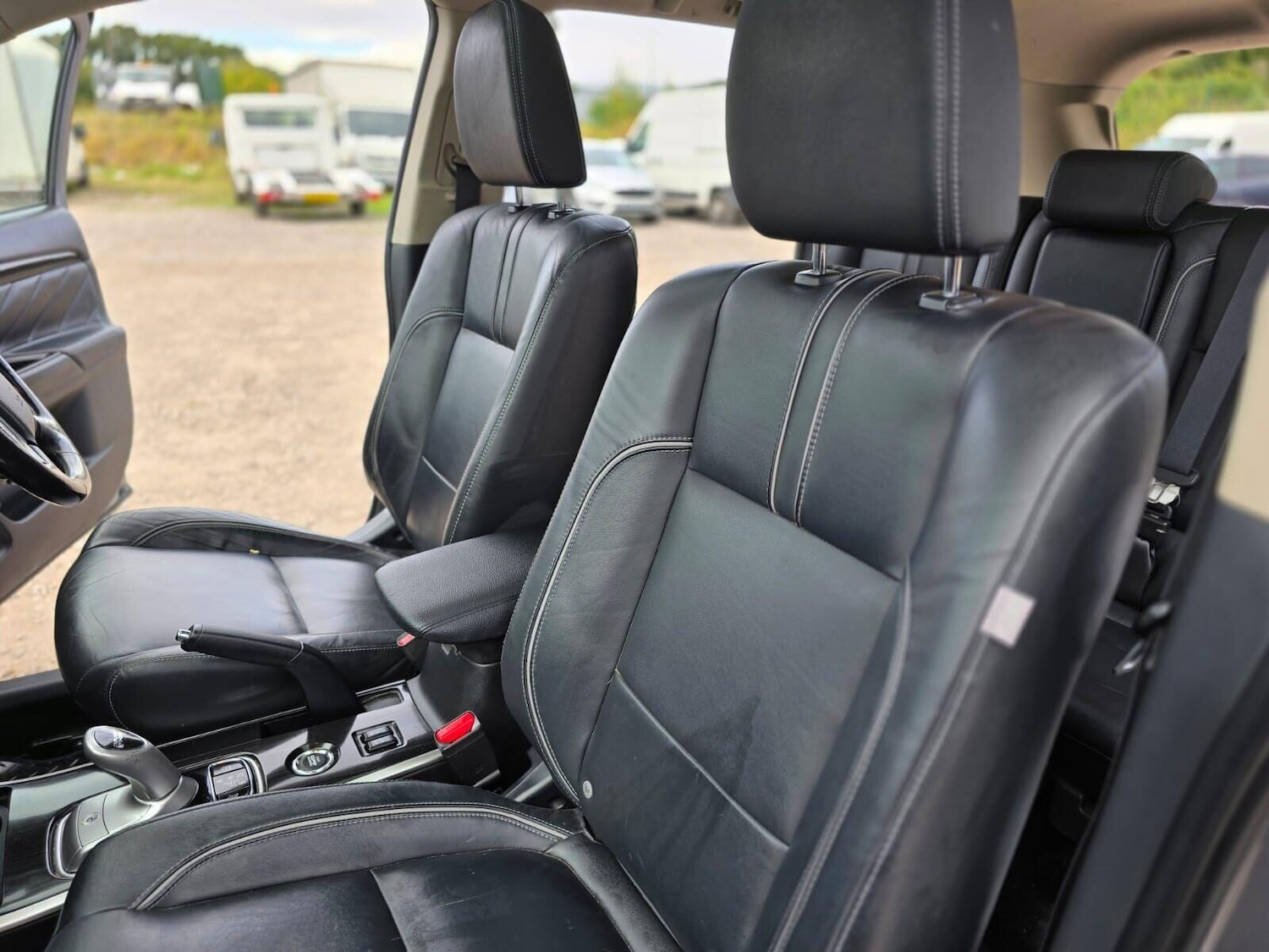 Used Mitsubishi Outlander 2016 for sale - 75948168: Photo 40