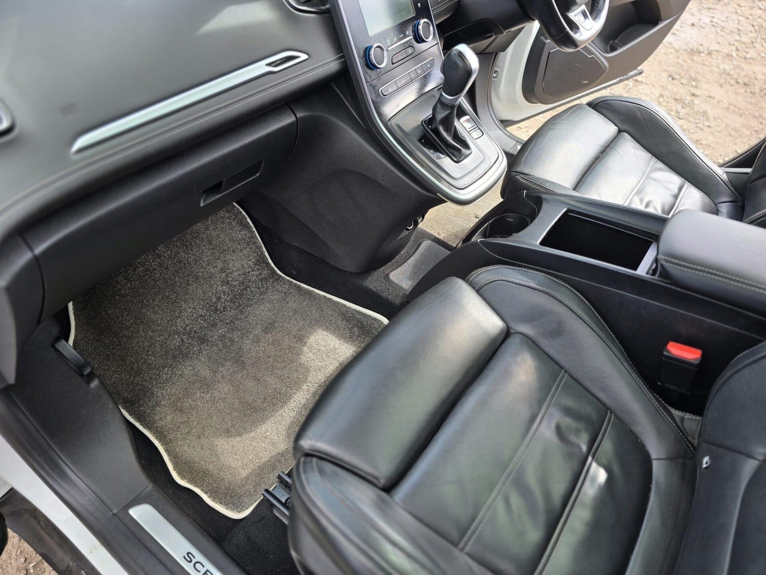 Used Renault Grand Scenic 2018 for sale - 77628879: Photo 38