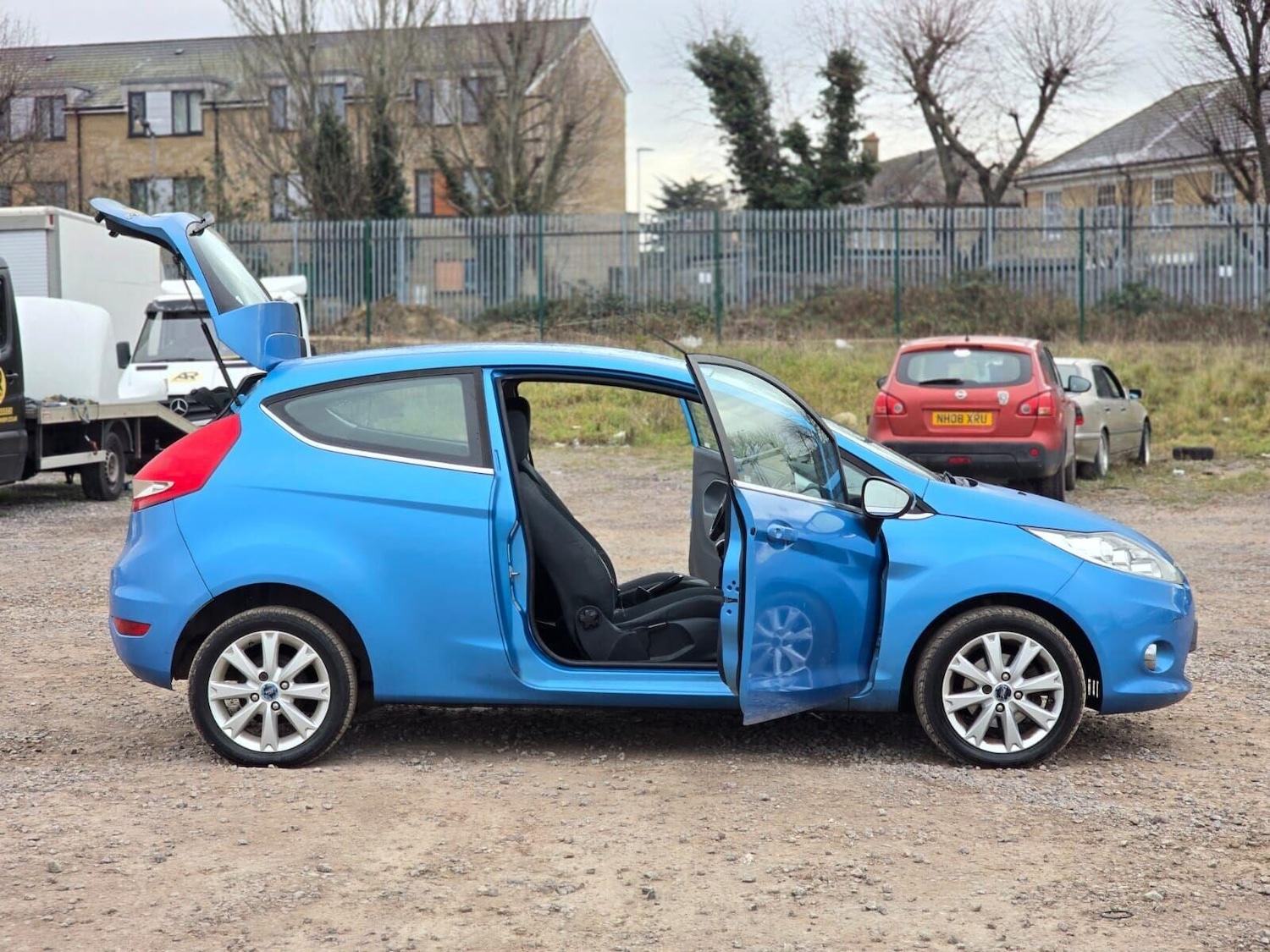 Used Ford Fiesta 2010 for sale - 77124095: Photo 14