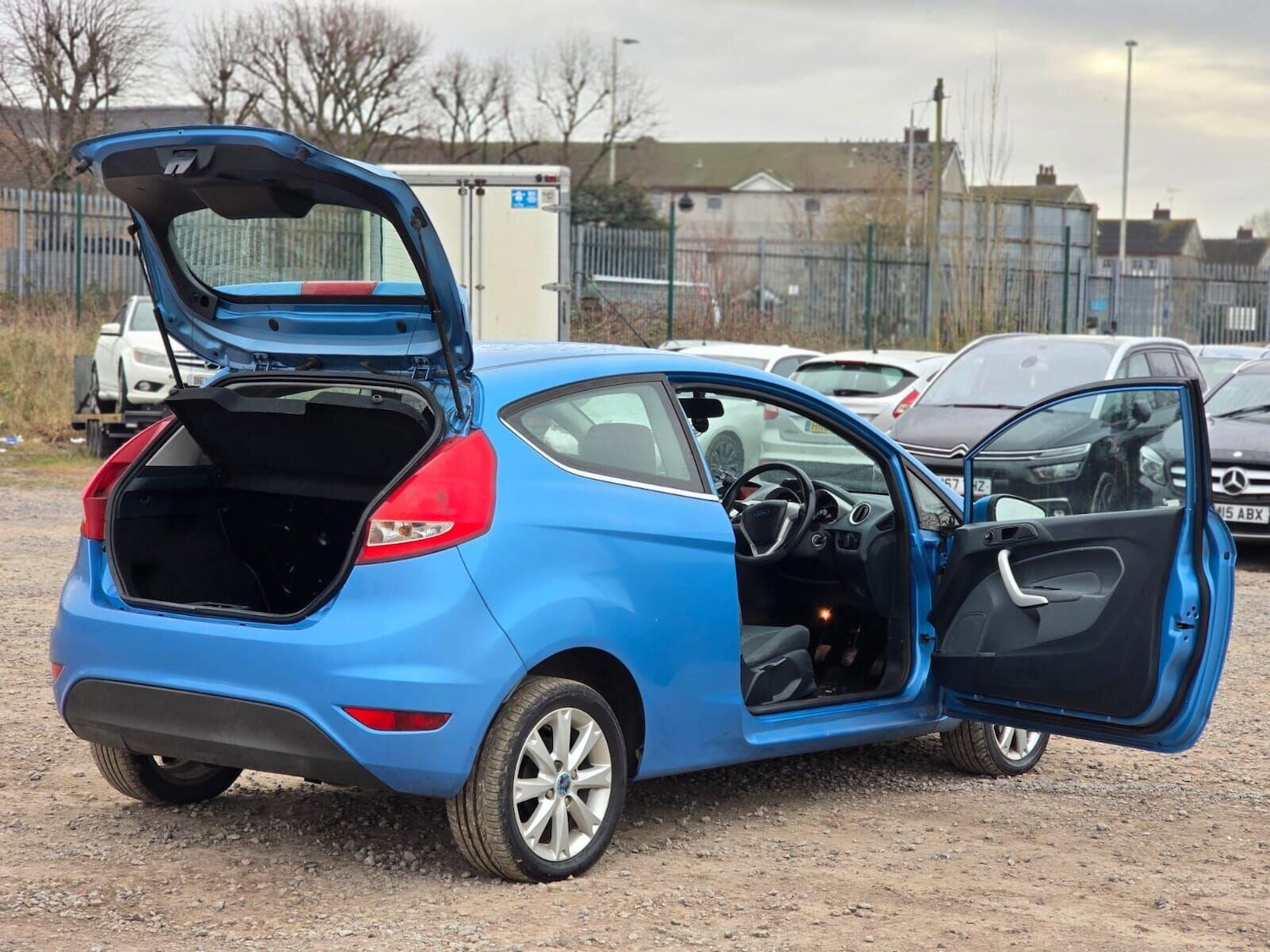 Used Ford Fiesta 2010 for sale - 77124095: Photo 16