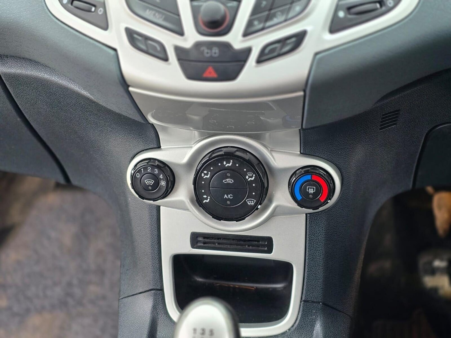 Used Ford Fiesta 2010 for sale - 77124095: Photo 26