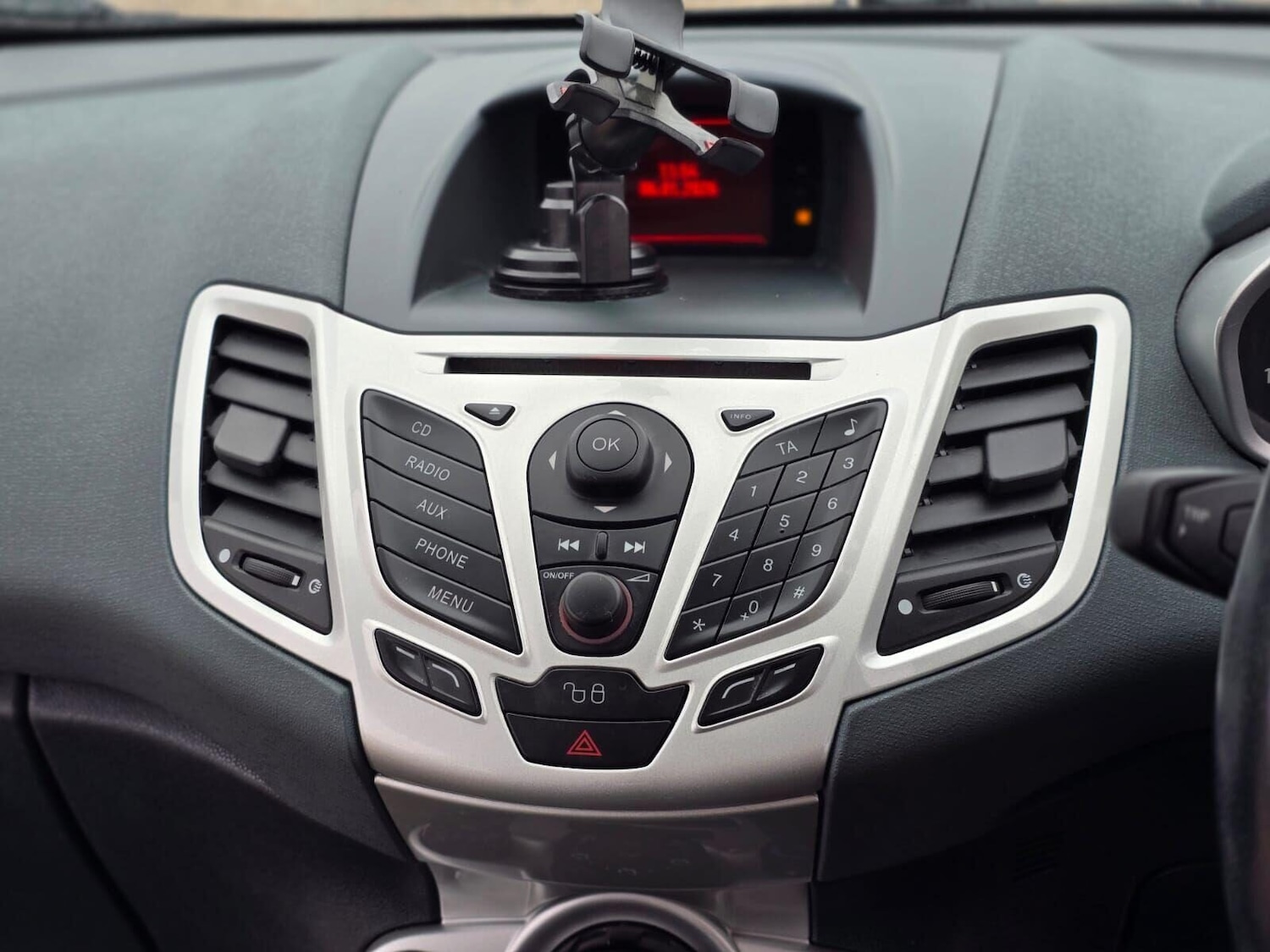 Used Ford Fiesta 2010 for sale - 77124095: Photo 27