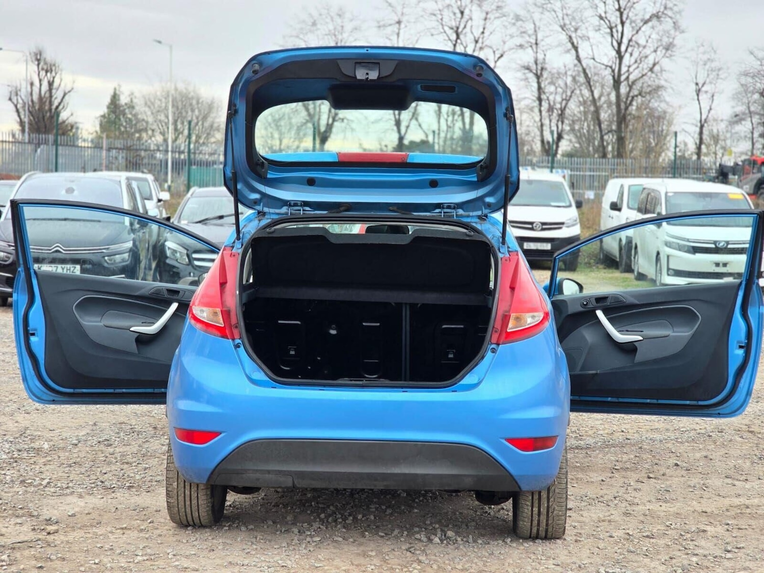 Used Ford Fiesta 2010 for sale - 77124095: Photo 29