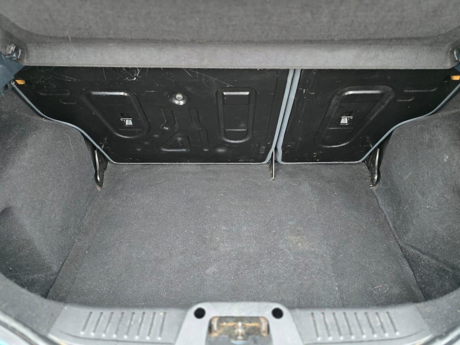 Used Ford Fiesta 2010 for sale - 77124095: Photo 30