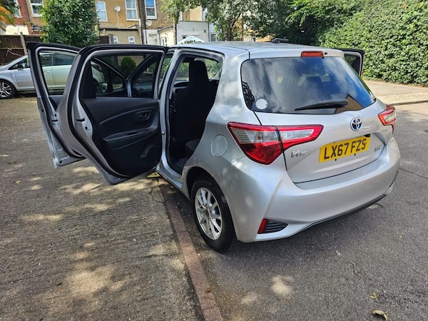 Used Toyota Yaris 2018 for sale - 75426639: Photo 26