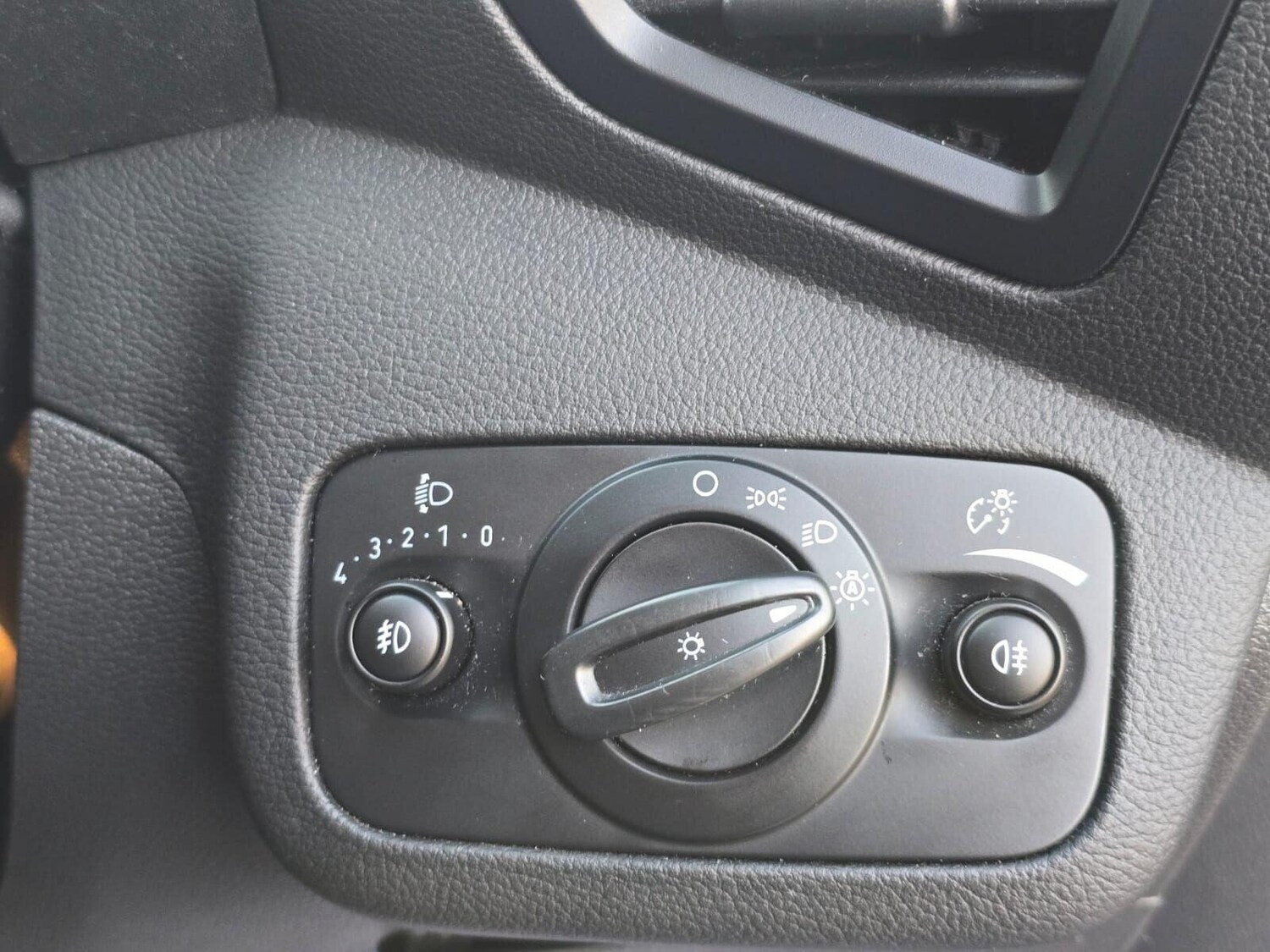 Used Ford Kuga 2017 for sale - 76863101: Photo 30