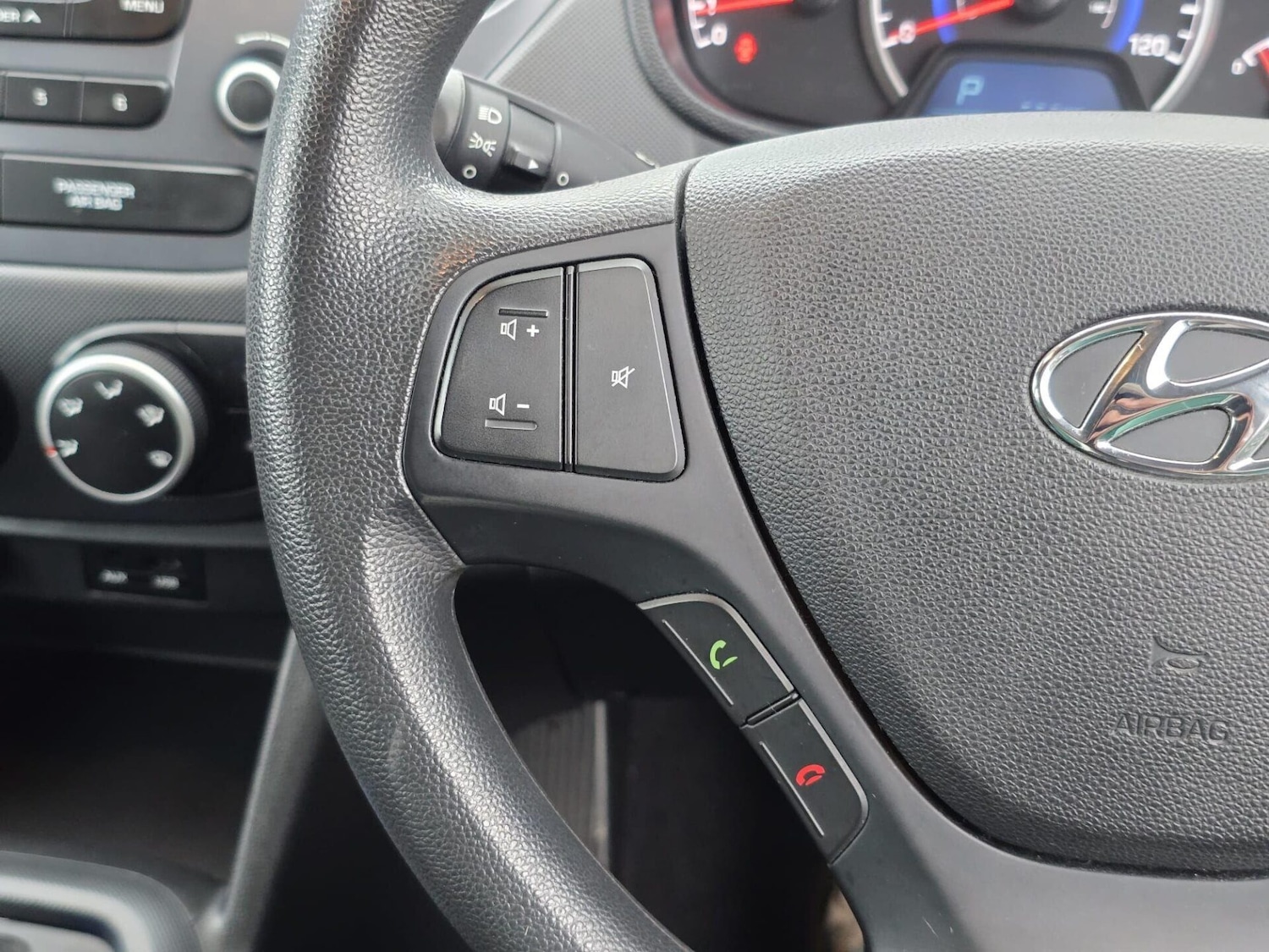 Used Hyundai i10 2018 for sale - 77319386: Photo 29