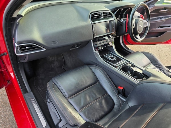 Used Jaguar XE 2017 for sale - 75426796: Photo 24